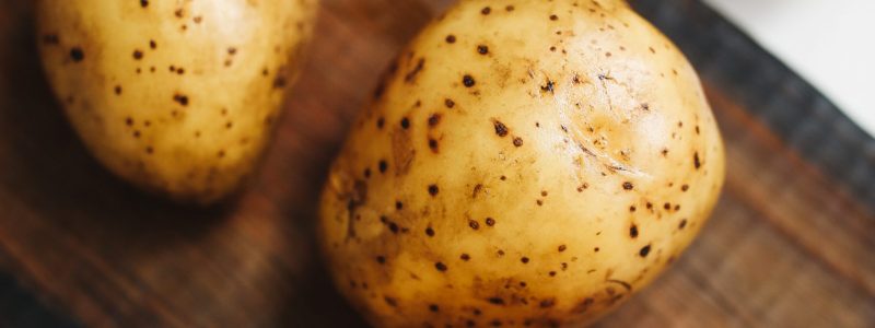 photo-of-potato-on-wooden-surface-4110462